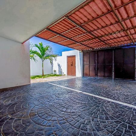 Villa Moderna Con Alberca, Gimnasio Y Cochera Merida Ngoại thất bức ảnh