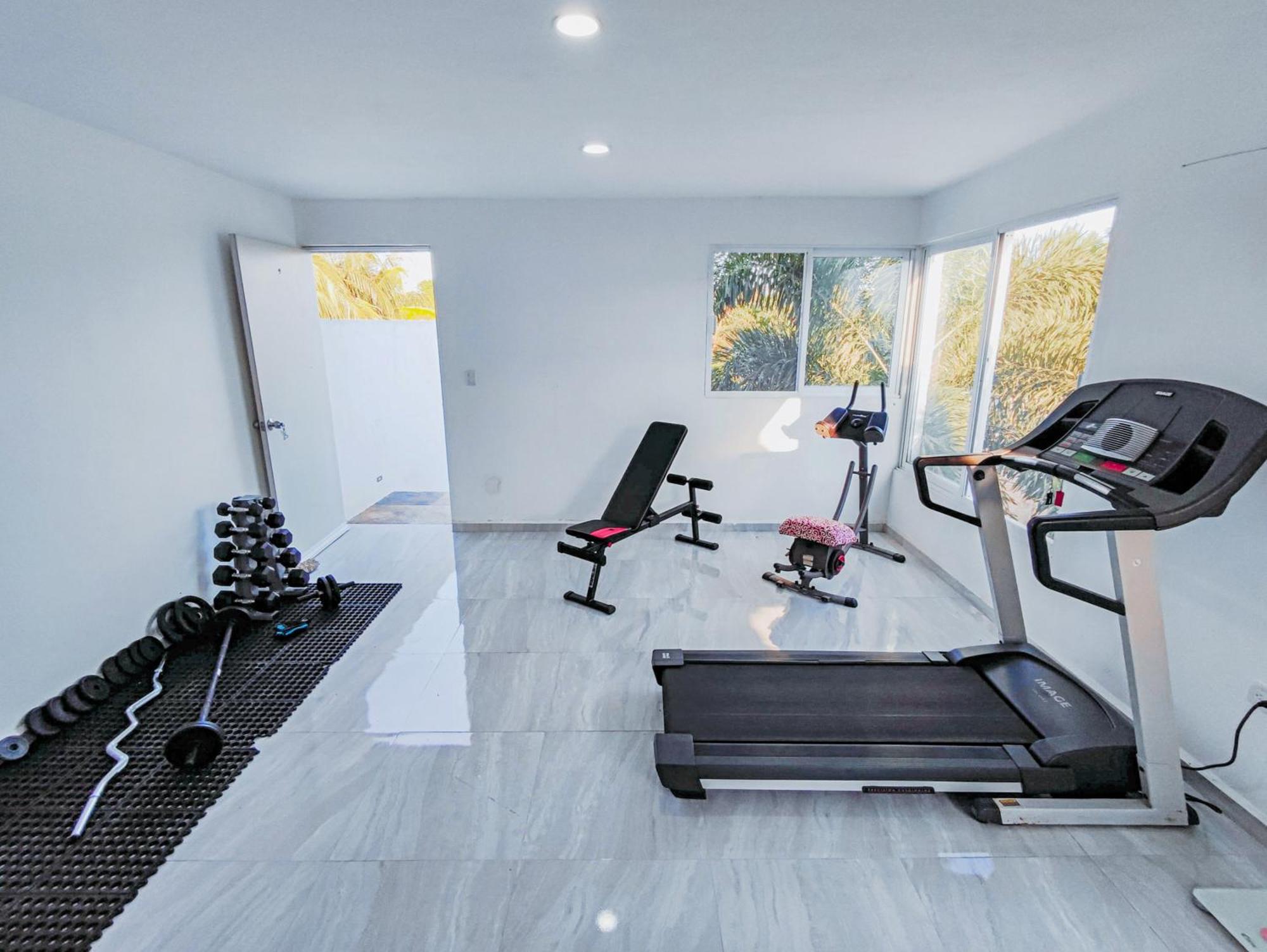 Villa Moderna Con Alberca, Gimnasio Y Cochera Merida Ngoại thất bức ảnh