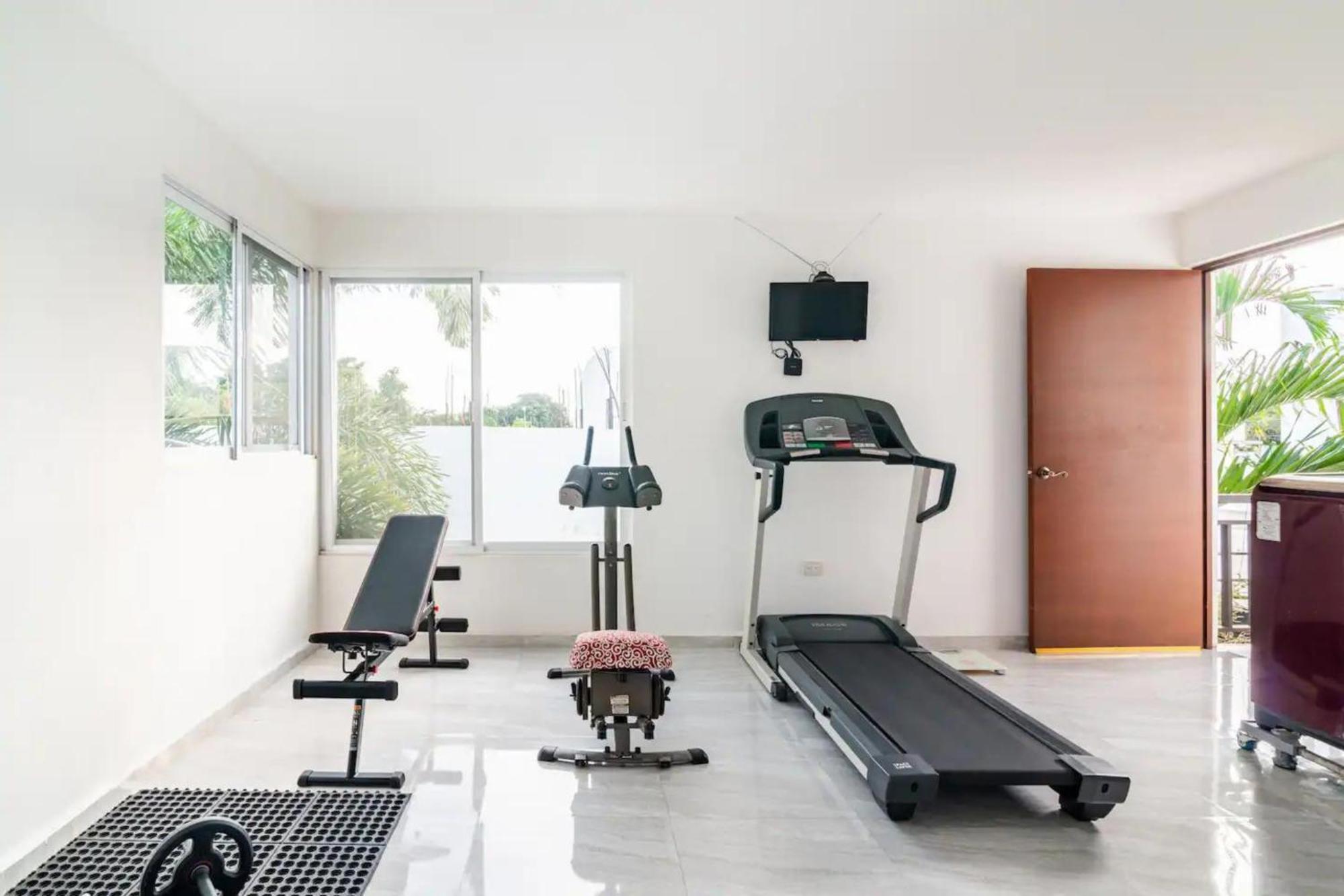 Villa Moderna Con Alberca, Gimnasio Y Cochera Merida Ngoại thất bức ảnh